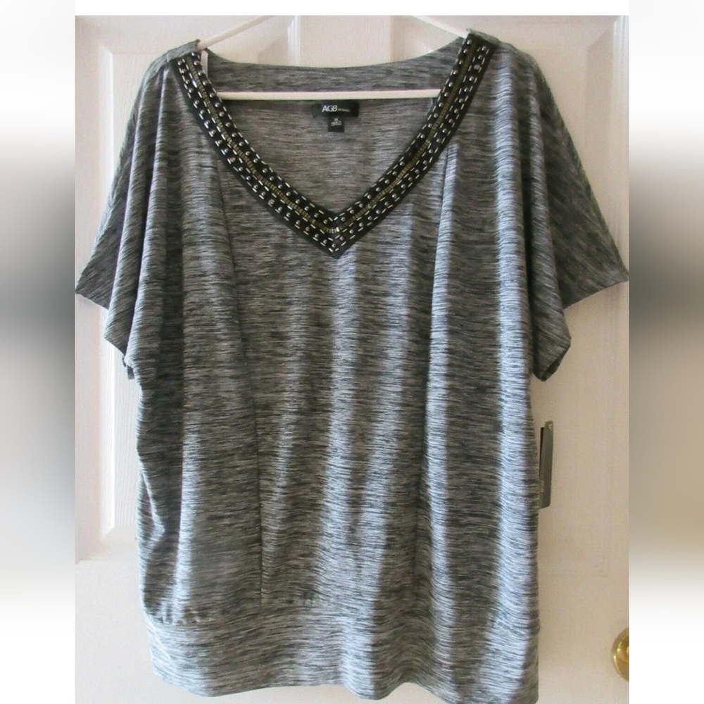 AGB Woman Picture Perfect Grey Top Women's 1X New with Tags
